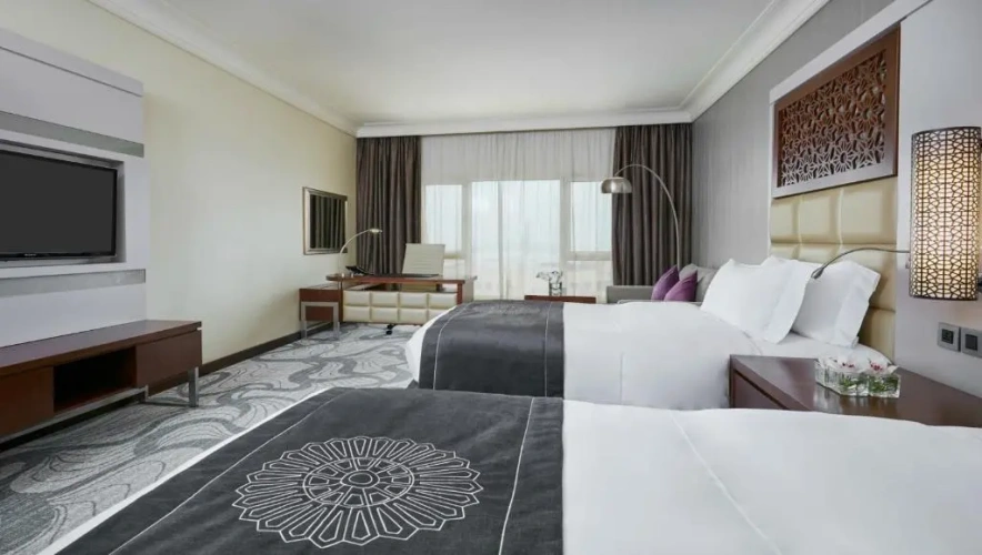 Classic Twin room with city view