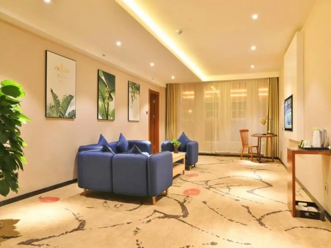 Deluxe Suite