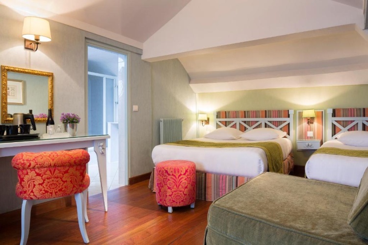 Triple room