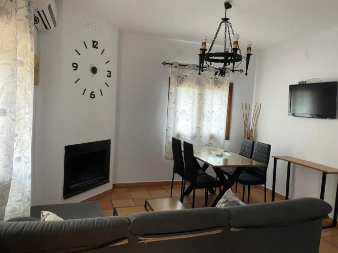 2 Bedrooms Bungalow