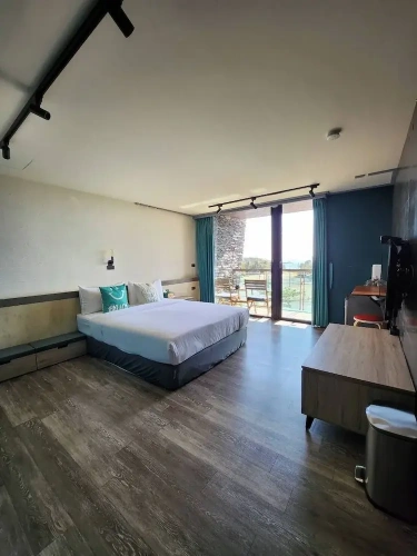 1 Bedroom Deluxe Double room with balcony and with bay view