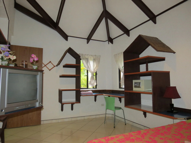Alonaland Resort Apartelle