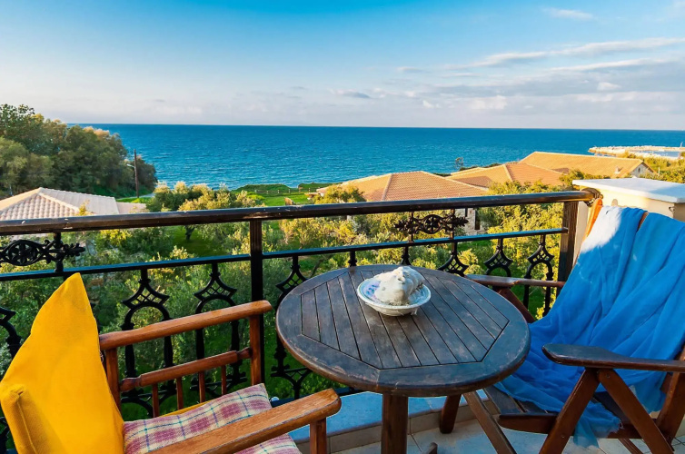 Kavos Psarou Studios and Apartments