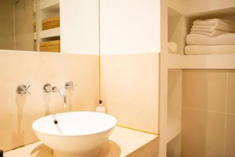 Oyo Home 137 Discovery Dock