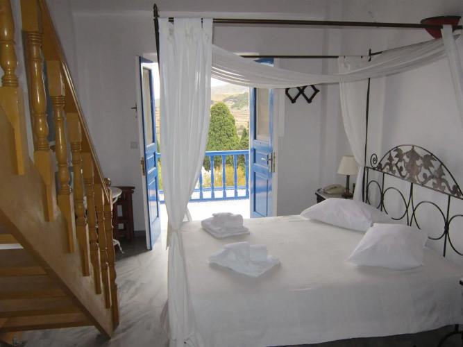 Lefkes Village