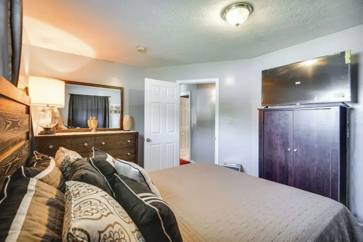 Centrally Located Hampton Home: 6 Mi to Downtown!