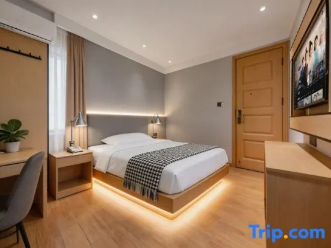 Standard Double room with courtyard view
