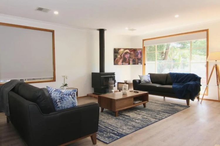 12 Mount Porepunkah Road