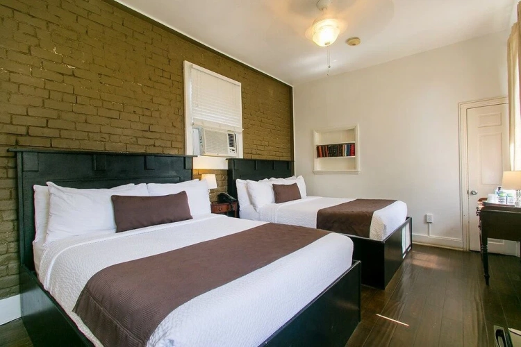 Standard Quadruple room with balcony and with courtyard view