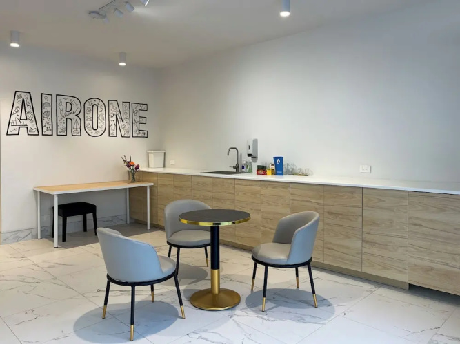 Airone Capsule Hotel