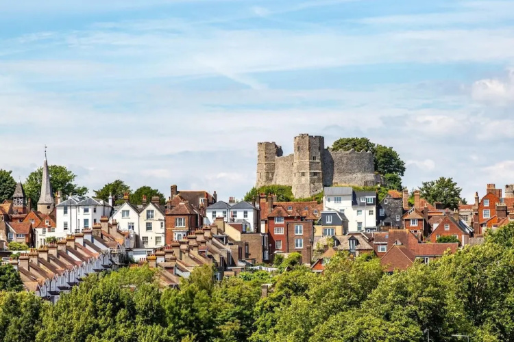 1 Bed Flat - Sleeps 2 - Pets - Garden - Parking
