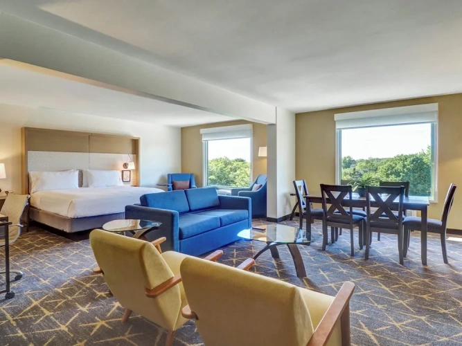 1 Bedroom Suite with courtyard view