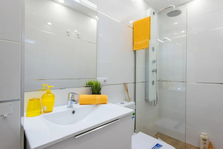 263Precious Bungalow with terrace
