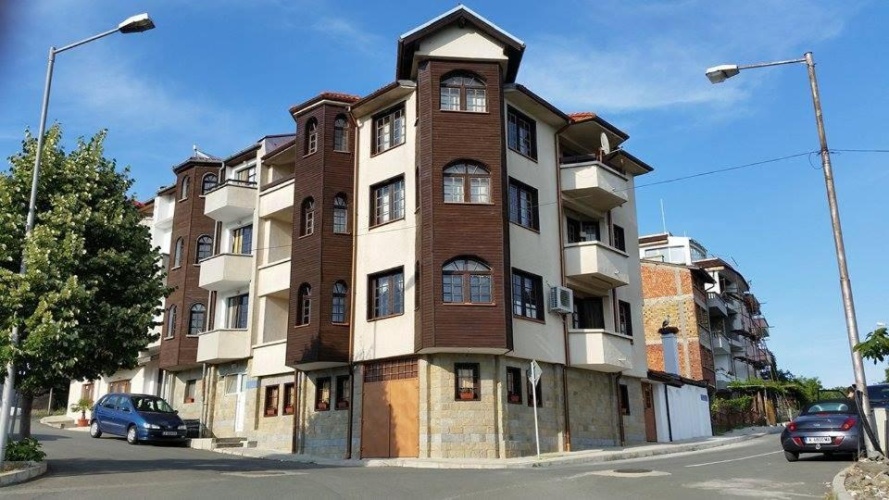 3 Bedrooms Apartment