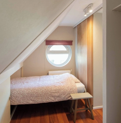 3 Bedrooms Cottage with balcony