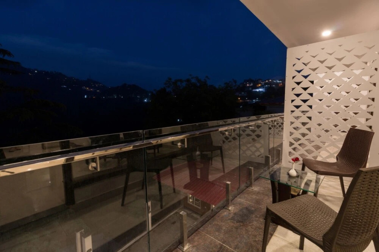 Hotel Seven Oaks