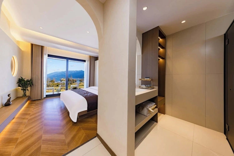 Deluxe Double room with lake view