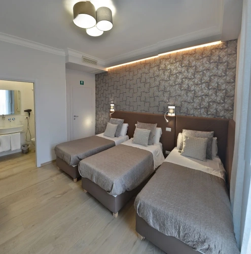 Standard Triple room