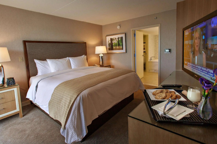Doubletree by Hilton Pittsburgh — Green Tree