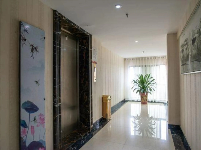 Qinyuan Holiday Hotel