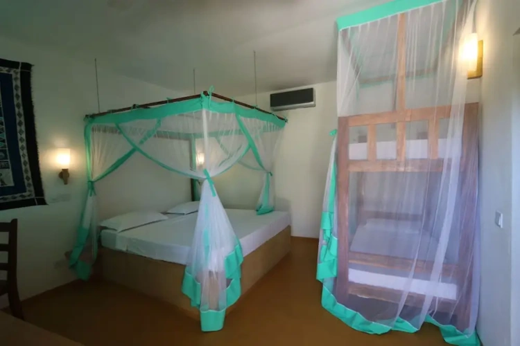 Standard Quadruple room with pool view