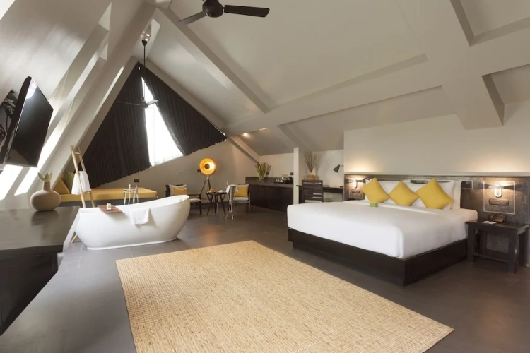 Deluxe Suite with balcony