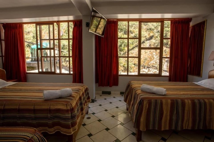 Standard Triple room