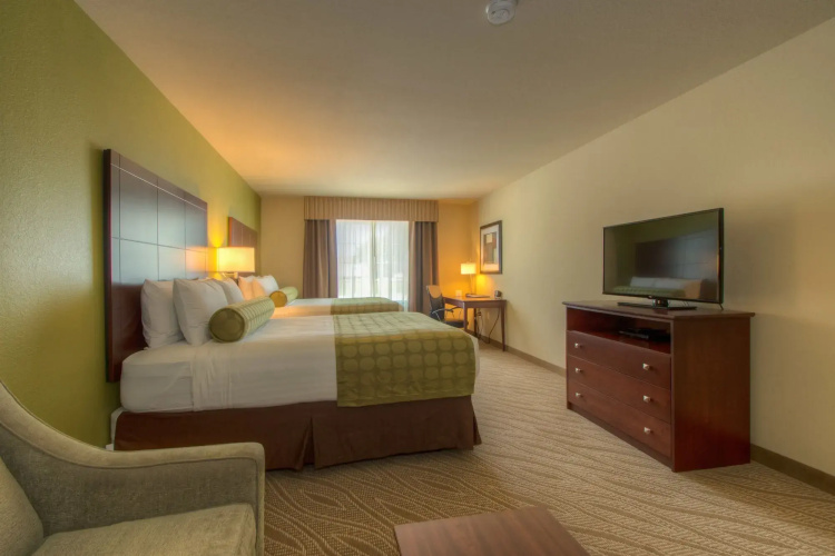 Cobblestone Inn & Suites - Holyoke
