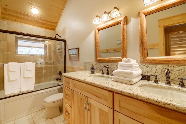 4 Bedrooms Cottage