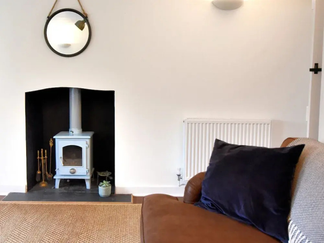 1 Lymbrook Cottages