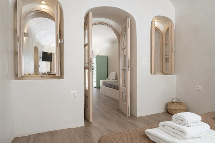 White Orchid Cave House & Studio