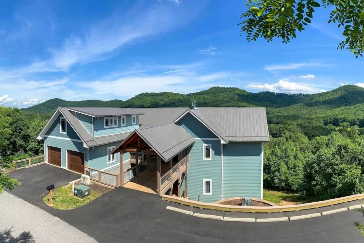 5 Bedrooms Cottage with balcony