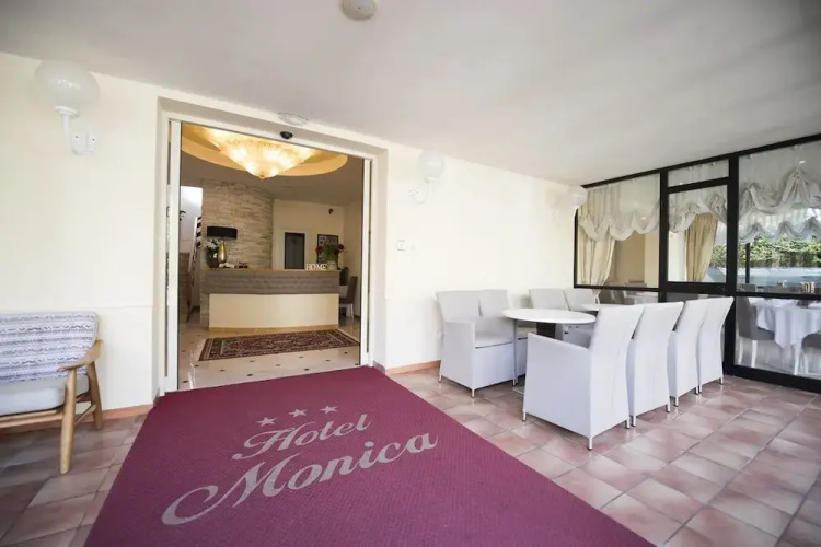 Hotel Monica