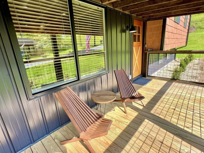 Catons Chapel 3 Bedroom Cabin by RedAwning