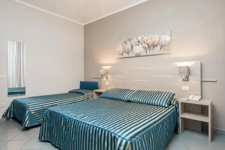 Standard Triple room