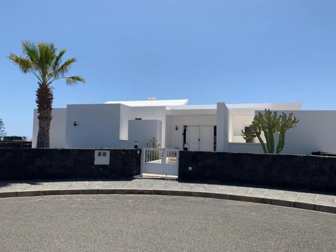 3 Bedrooms Villa