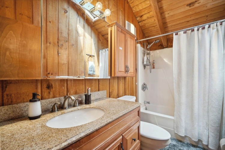 4 Bedrooms Cottage