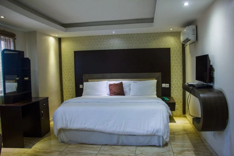 Bluenest Hotel