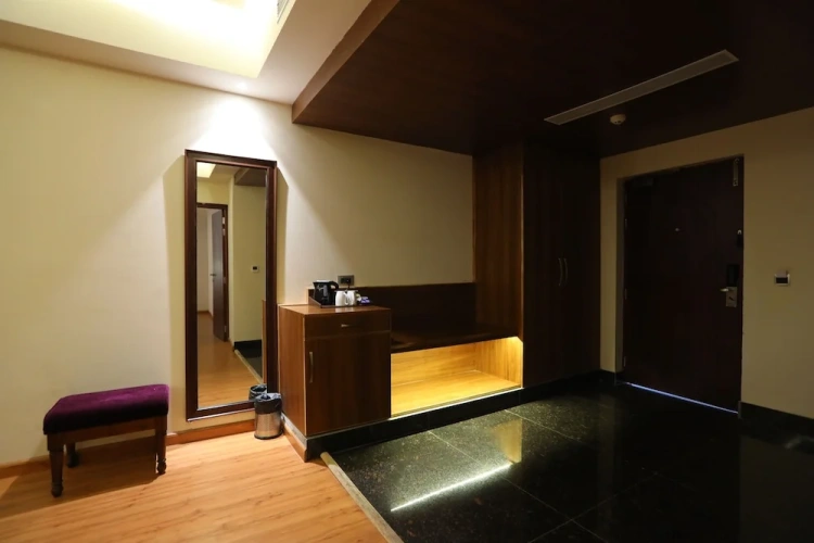 Standard Club room with balcony