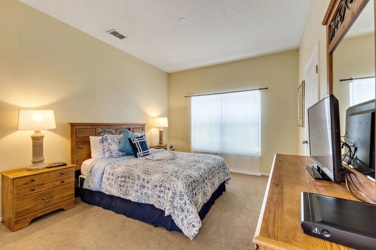 2 Suites, 1 King, 5 Beds: Pool. Games Room #810