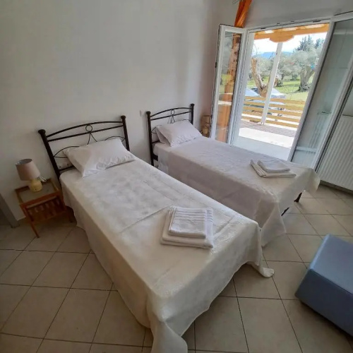 Eleonas Apartment 2, Lygia