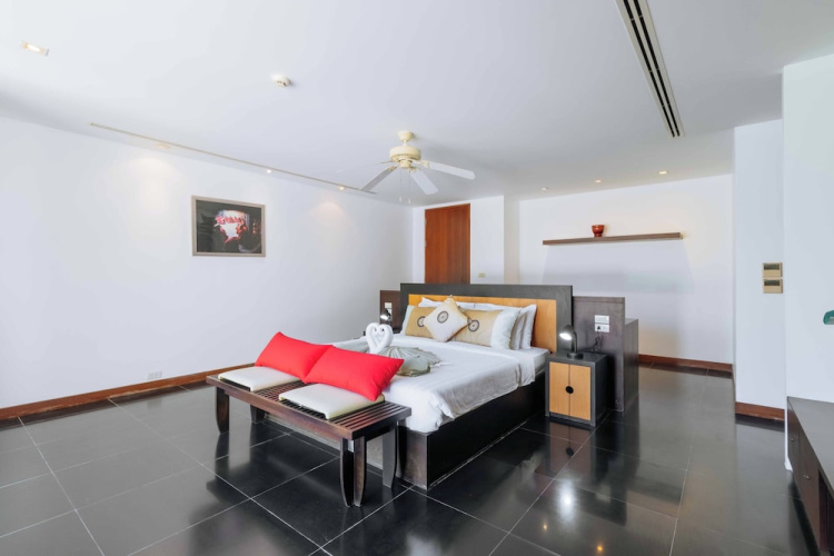 Seaview Own Pool Full-Time Maid V302