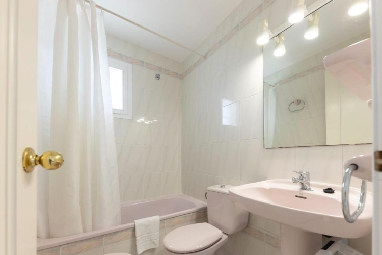 3 Bedrooms Apartment