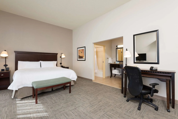 Hampton Inn & Suites Hartford-Manchester