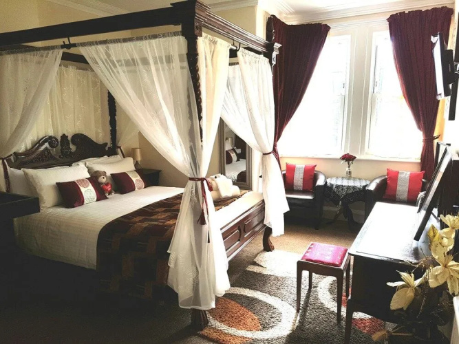 The Palms Hotel