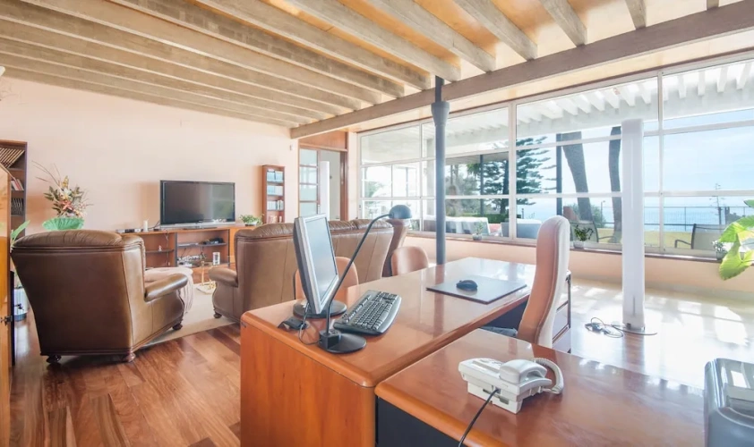 5 Bedrooms Villa beachfront