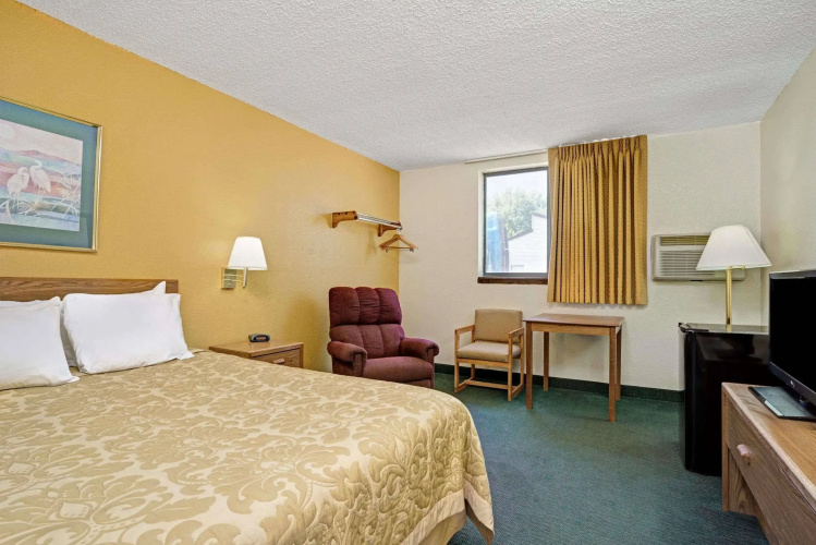 Super 8 by Wyndham Moorhead