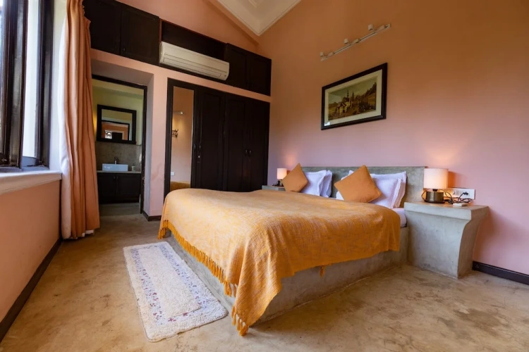 4 Bedrooms Villa
