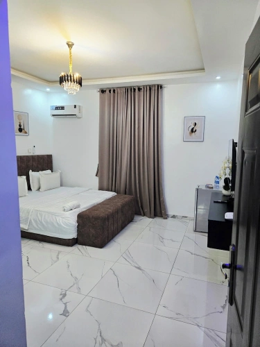 1 Bedroom Luxury Apartment with balcony and with city view