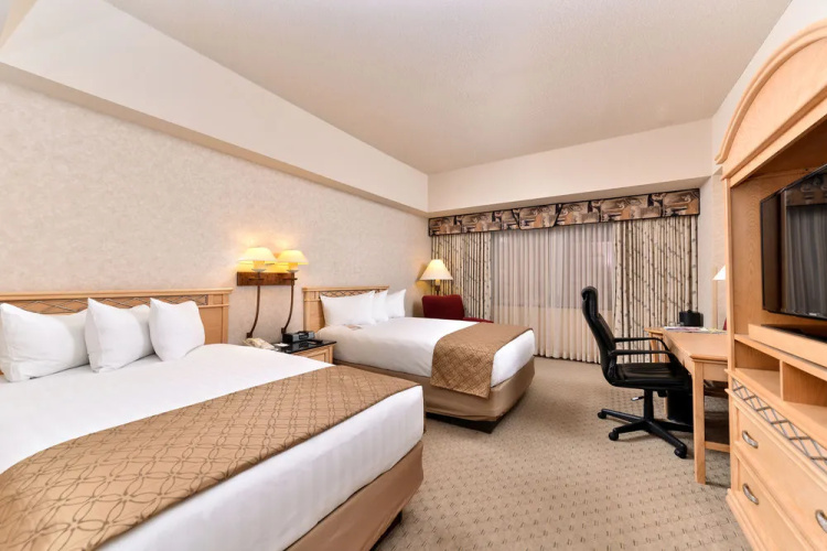 Edward Hotel & Convention Center